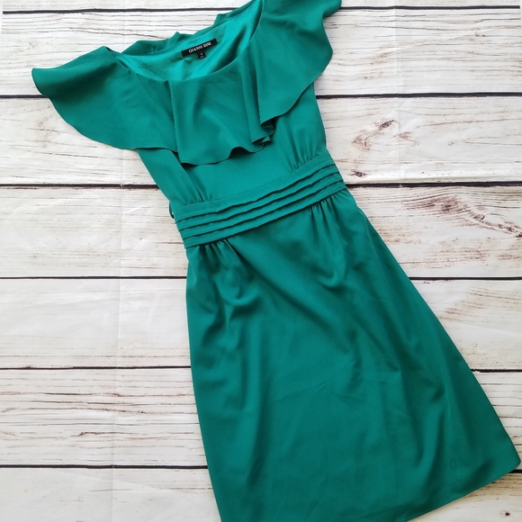 Gianni Bini Dresses & Skirts - Gianni Bini Green Ruffle Tie Waist Mini Dress